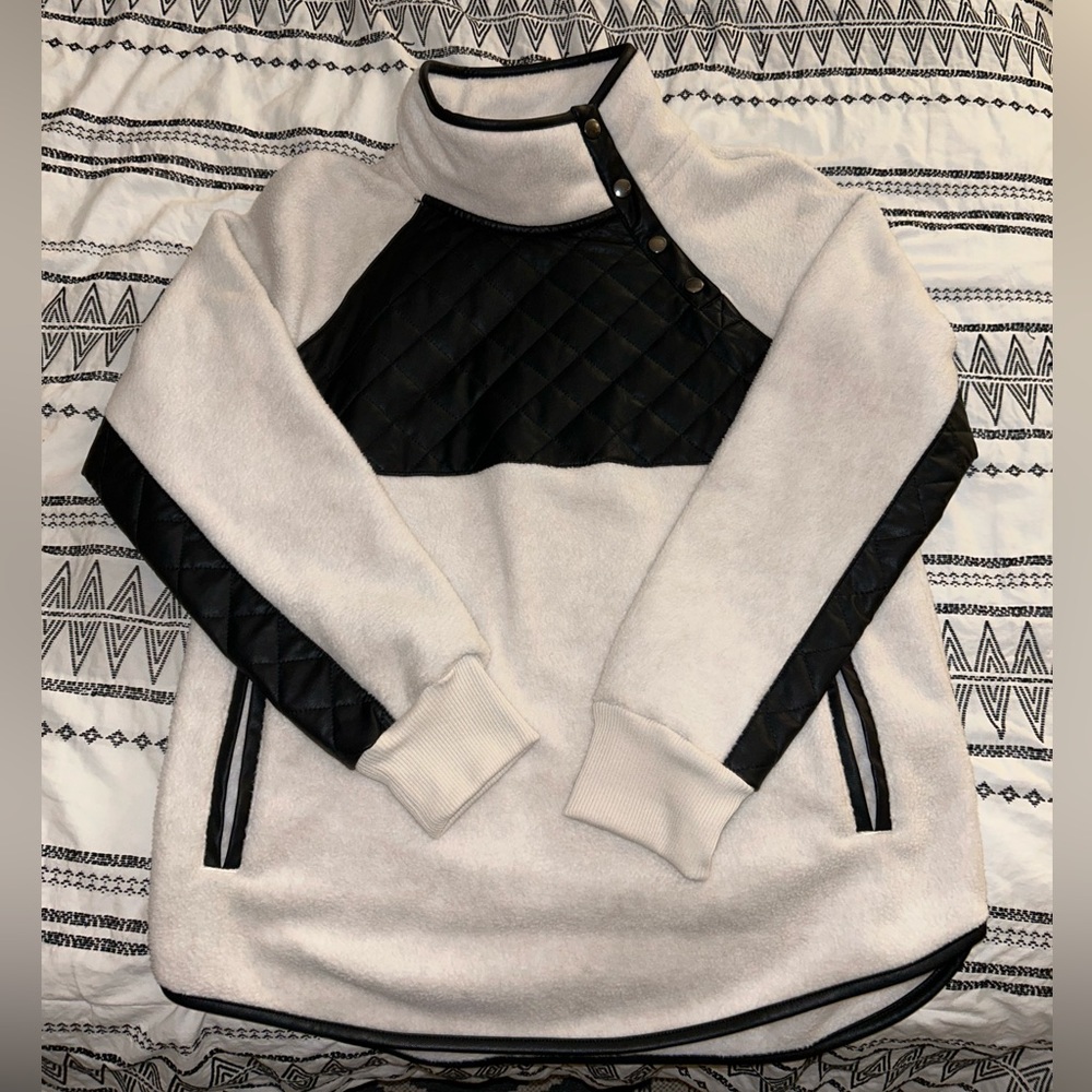 Abercrombie Asymmetrical Snap-Up Fleece with Leather Medium Black/White